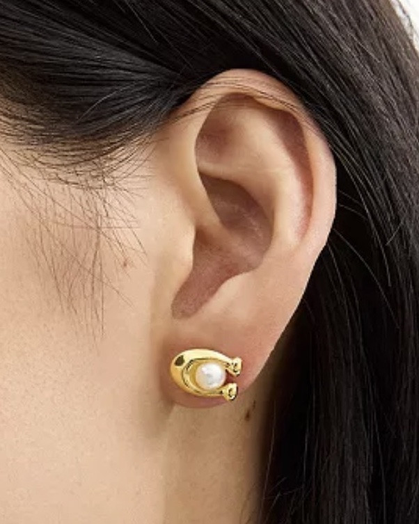 COACH
Imitation Pearl Signature C Stud Earrings