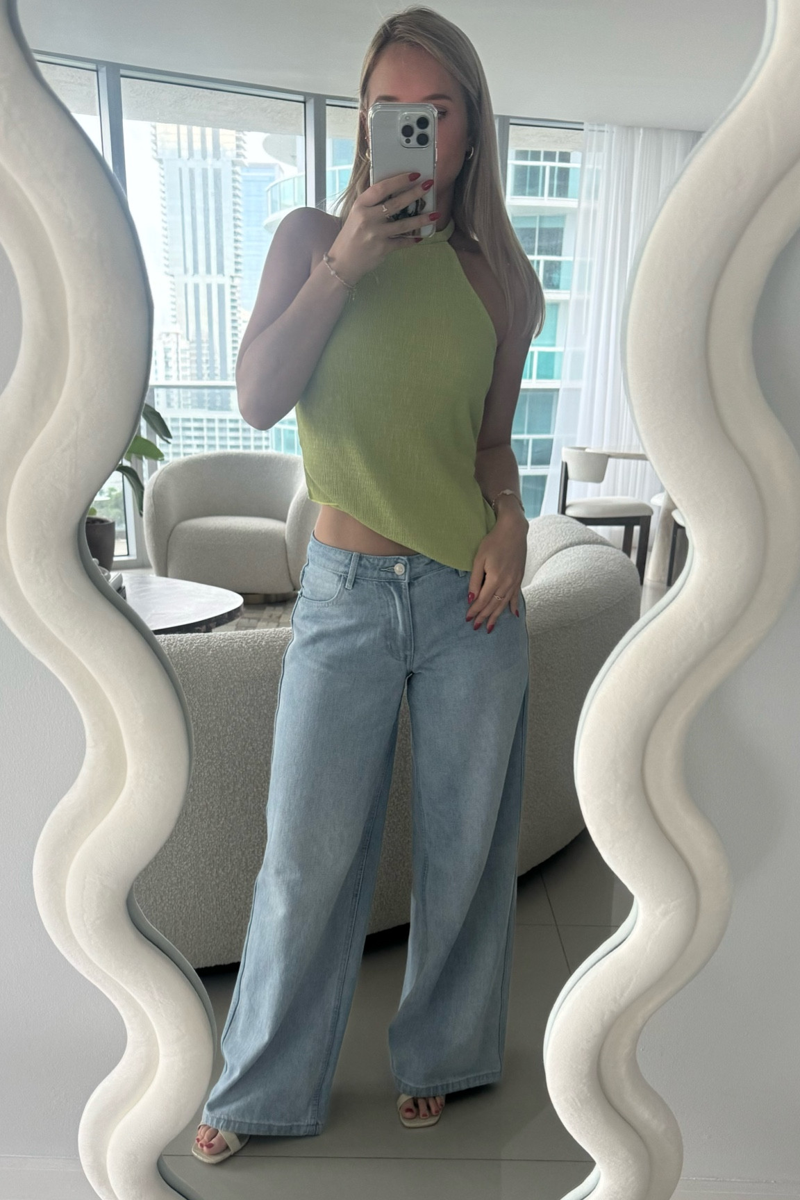 Perfect low rise jeans! I have wider hips and they fit perfectly. Size 2

#LTKSeasonal #LTKfindsunder100