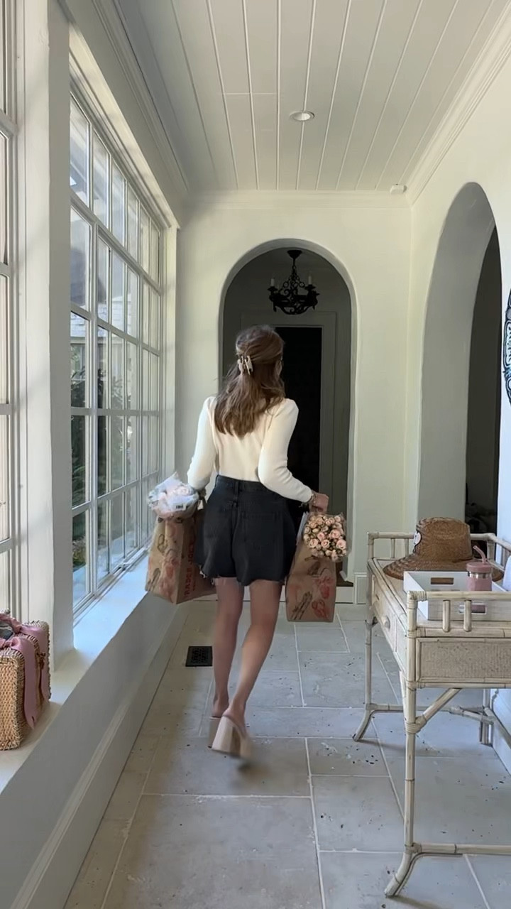 Made the best smoothie recipe today! Wearing my favorite Tuckernuck sweater and Larroude mules!