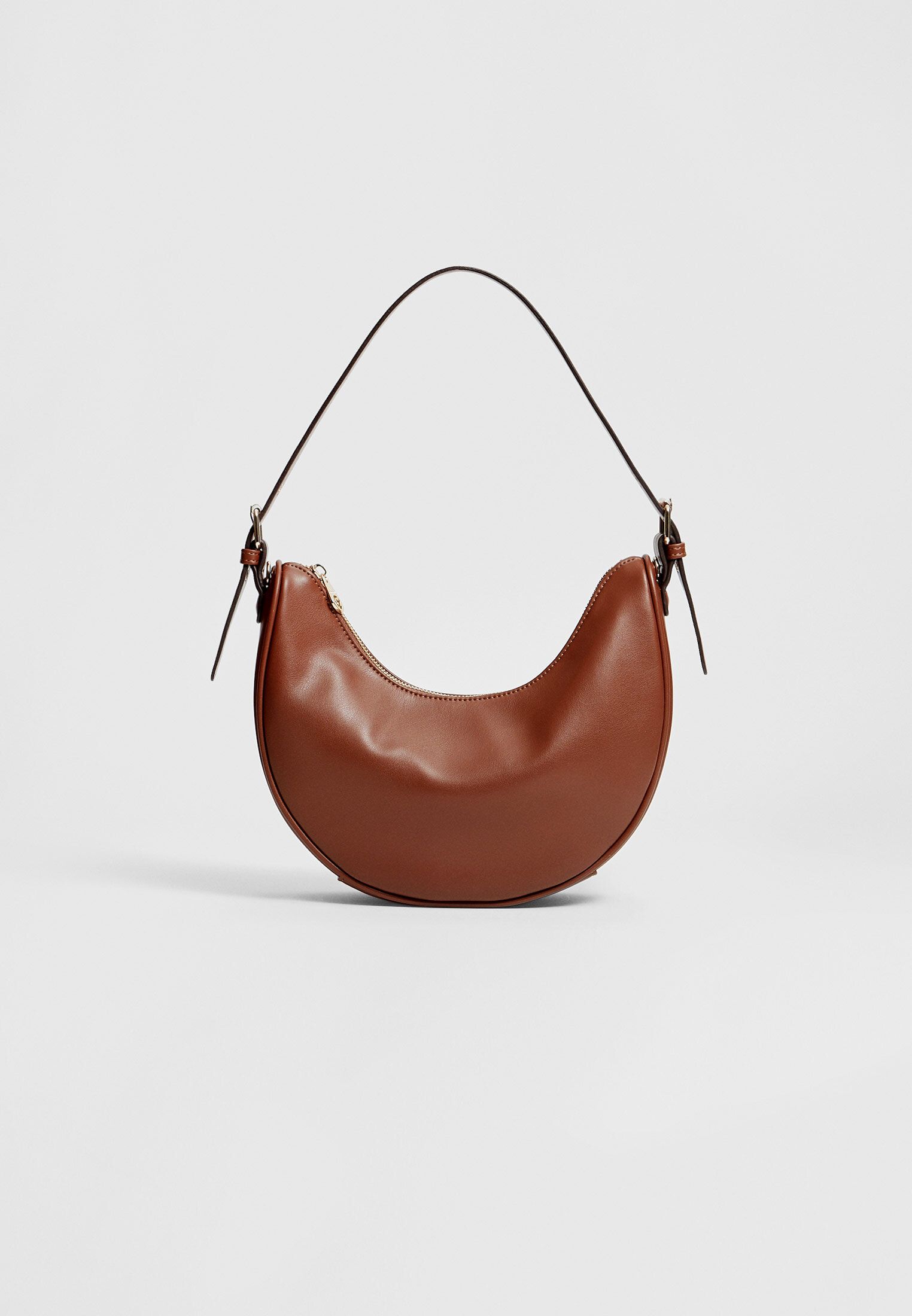 Half-moon shoulder bag | Stradivarius (UK)