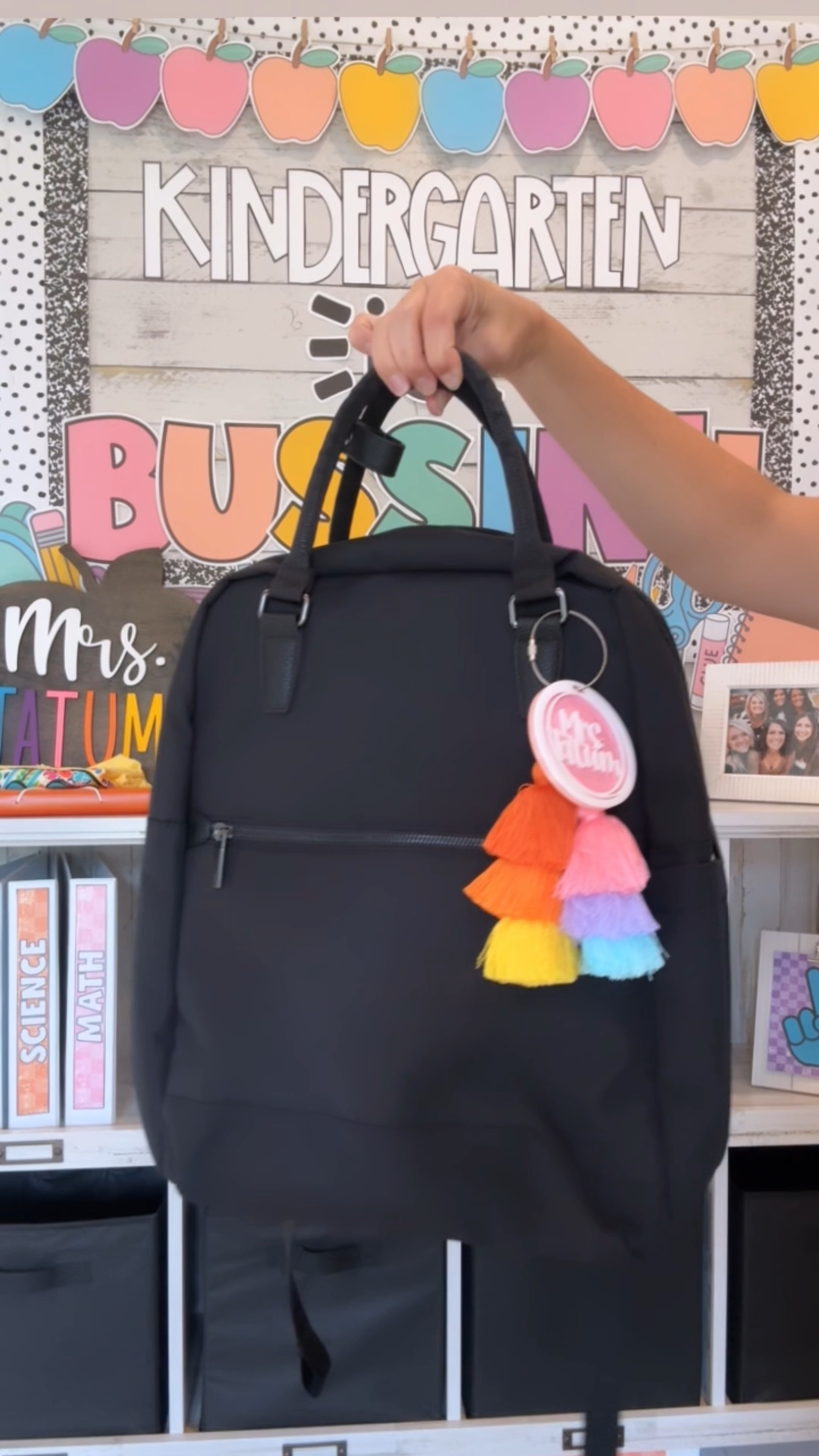 ✨Teacher Bag Post✨

A little basic, a little flair ✨
Loving my new teacher backpack from Target! It comes in some really cute colors as well!🤩


#LTKItBag #LTKBacktoSchool #LTKWorkwear