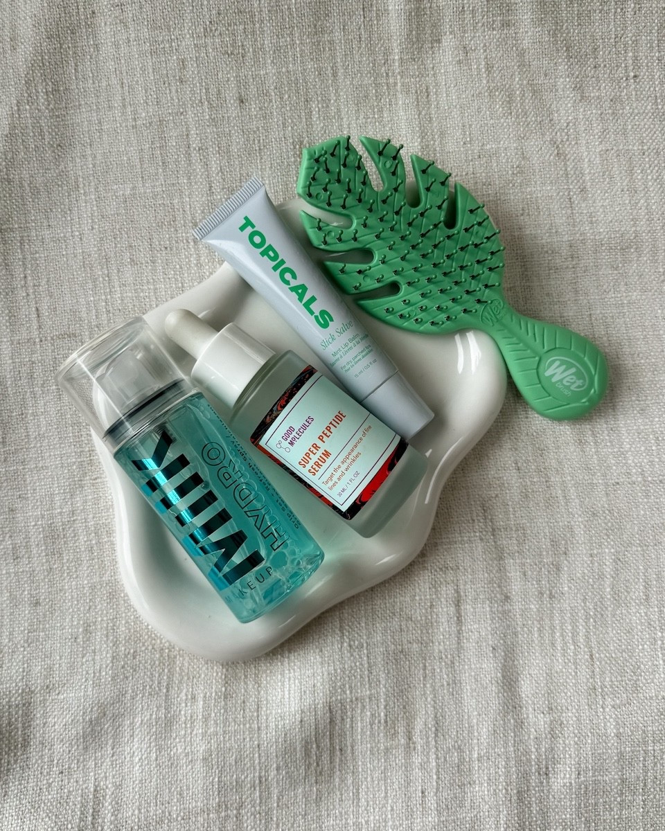 just some current favs 🌿🩵

Flatlay, beauty, brush, hair care, skin care, skin products, holy grail, lip gloss, lip treatment, setting spray, Sephora, ulta, good molecules, milk makeup, dewy, peptide serum, anti aging 



#LTKBeauty #LTKFindsUnder50 #LTKStyleTip