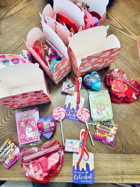 Valentine’s Day goody bag inspiration 💘🍭🍫

#goodybags #classroomgoodies #valentinesday #valentinesdaycards #valentinesdaytreats 

#LTKkids #LTKparties #LTKGiftGuide