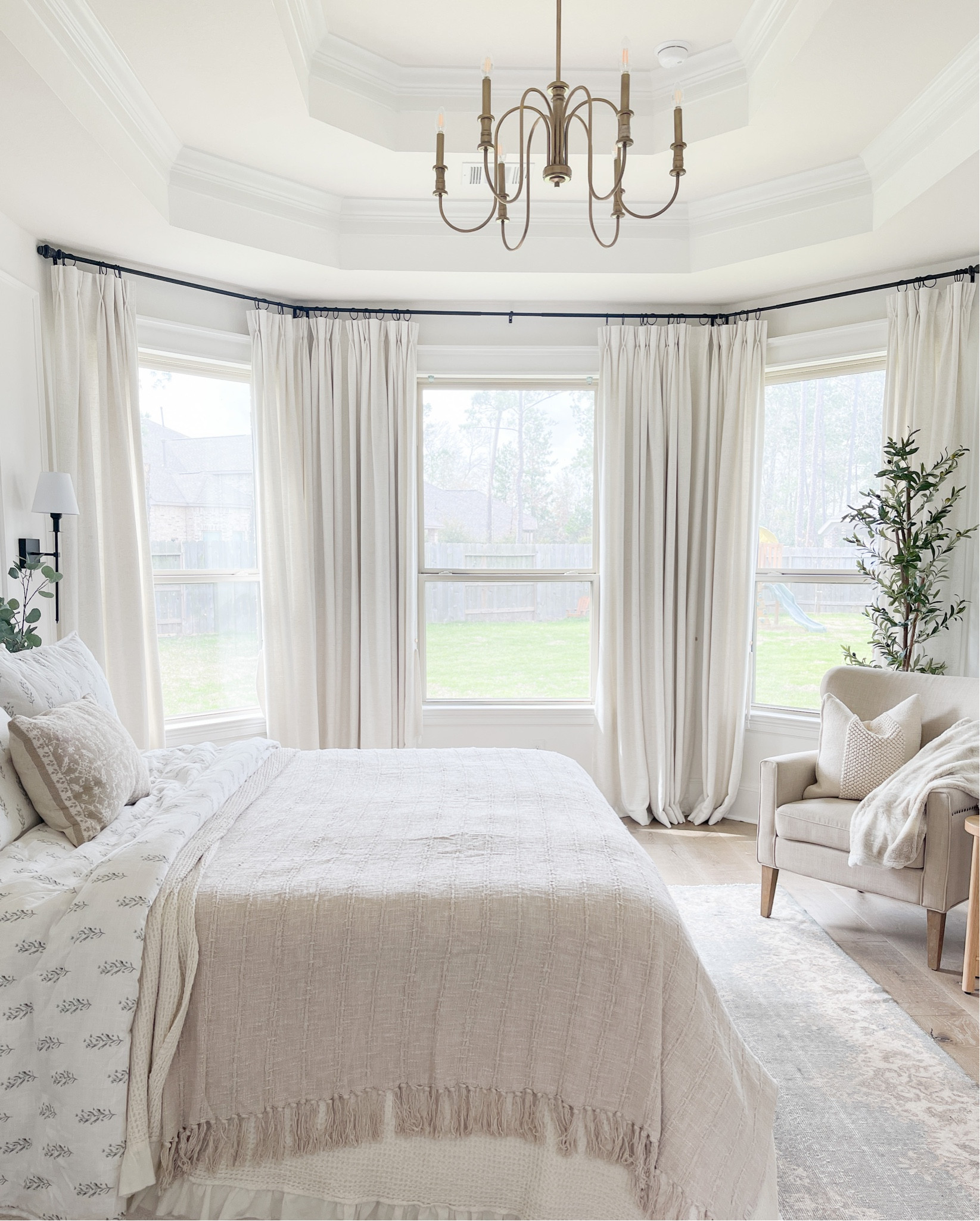 #masterbedroom #neutralhome#beige #bedding #studiomcgee #olivetree #chandelier #sconces #transitionalhome #homedecor #rugs

#LTKhome #LTKU #LTKstyletip