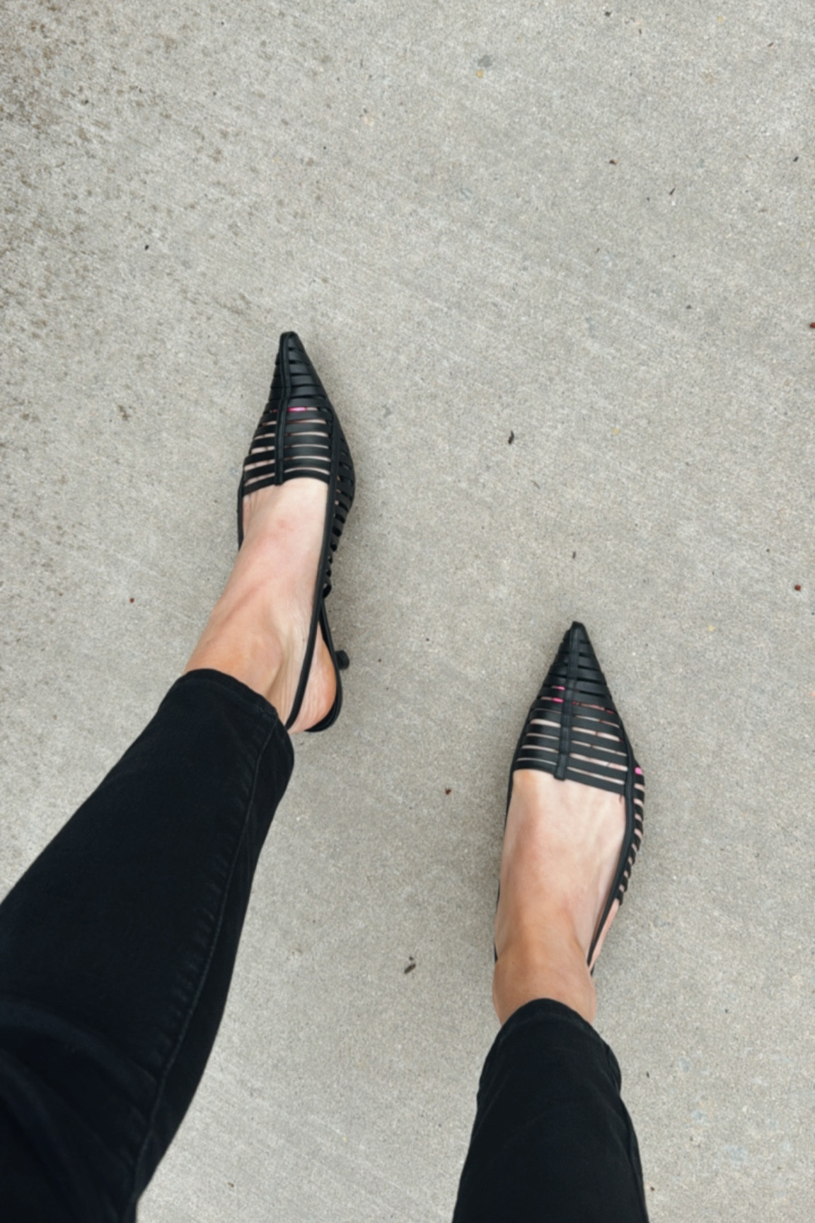 Black heels / pumps 

#LTKShoeCrush #LTKStyleTip #LTKWorkwear