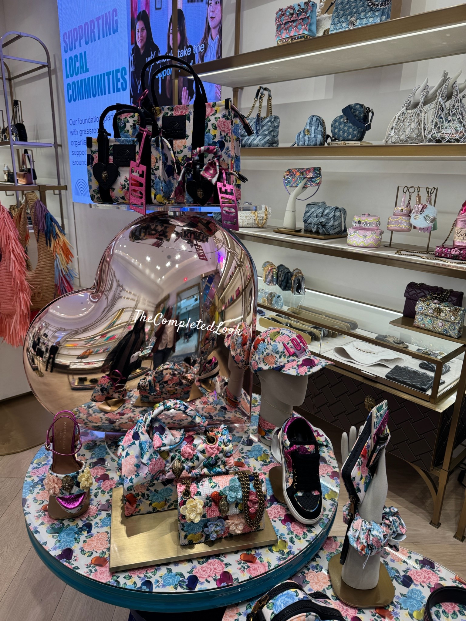 Kurt Geiger love collection is so beautiful! #kurtgeiger #floral #floralbags #springbags