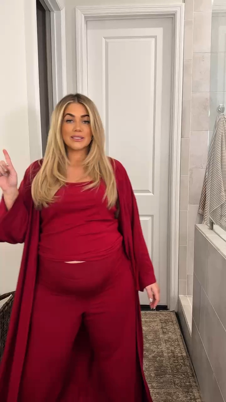 Love love love this pj lounge set❤️ I had it on my gift guides and finally had to order 👏🏼 Use code: LTK20 for 20% off + free shipping over $35. In in XL/XXL

#LTKBump #LTKSaleAlert