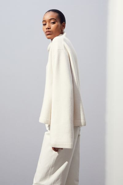 Oversized cashmere-blend jumper | H&M (UK, MY, IN, SG, PH, TW, HK)