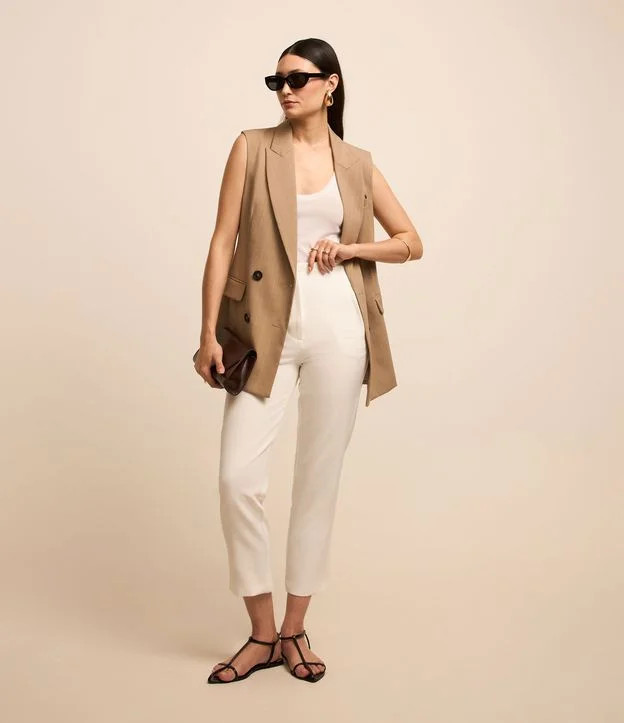 Calça Cenoura Alfaiatada com Botão Decorado no Cós Branco Neve - Lojas Renner | Renner (BR)