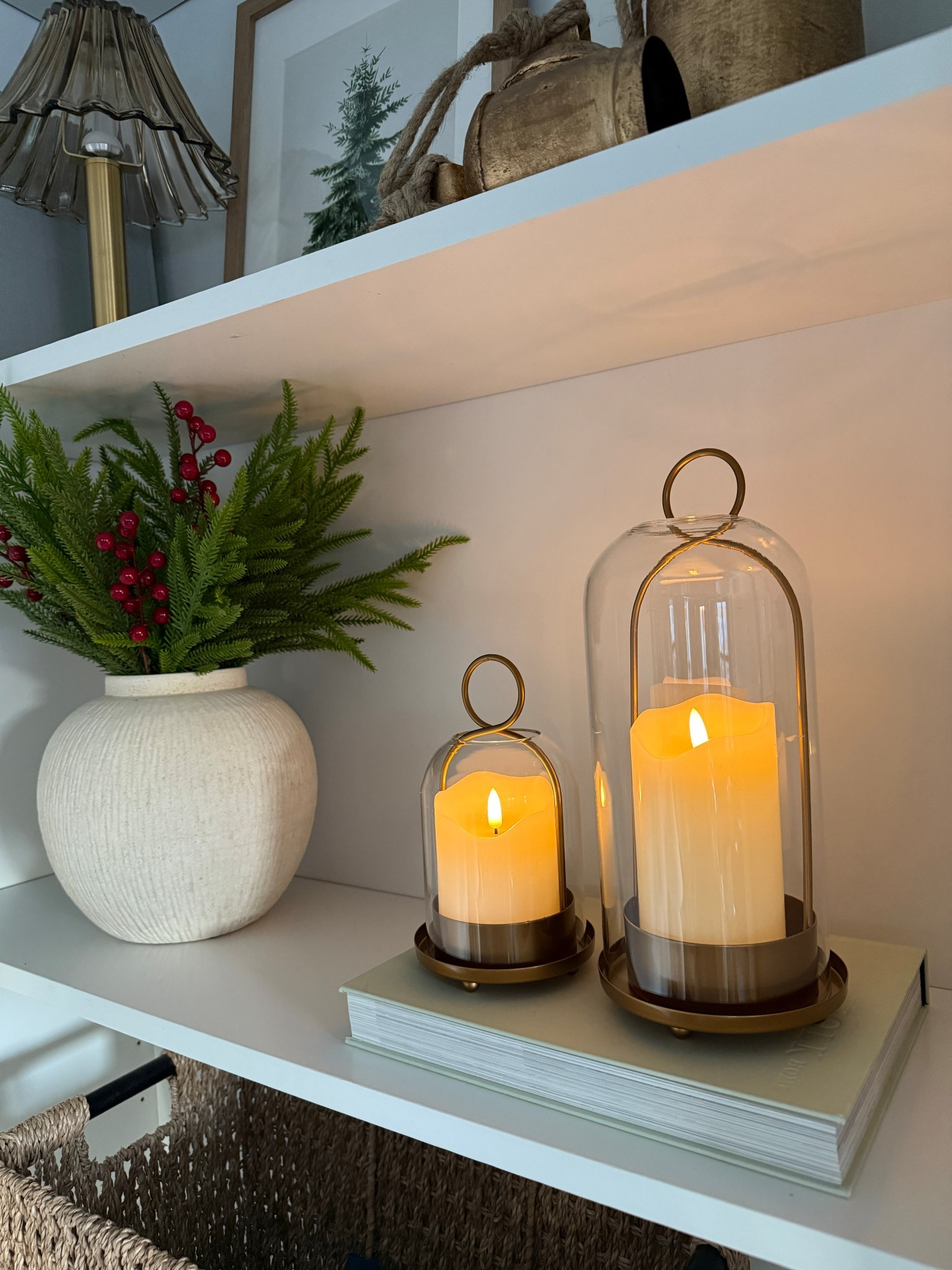 Holiday shelf decor!


#LTKHome