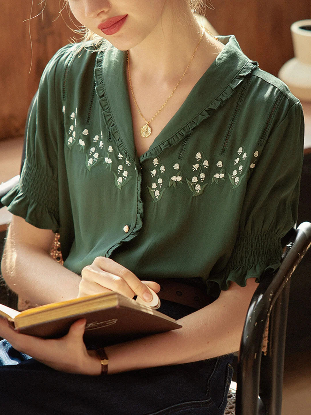 Convallaria Floral Embroidered Puff Top | Simple Retro