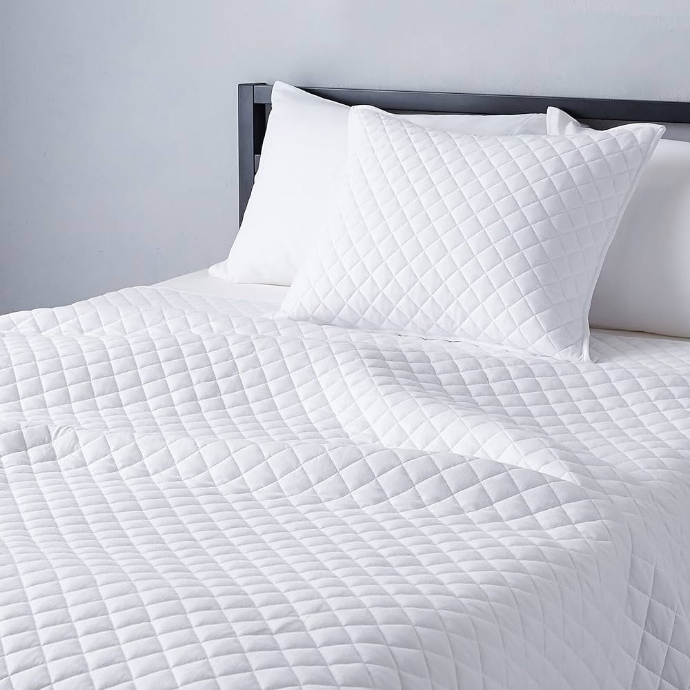 Amazon Basics Cotton Jersey Down-Alternative Quilt and Sham 2-Piece Bedding Set, Twin/Twin XL, Wh... | Amazon (US)