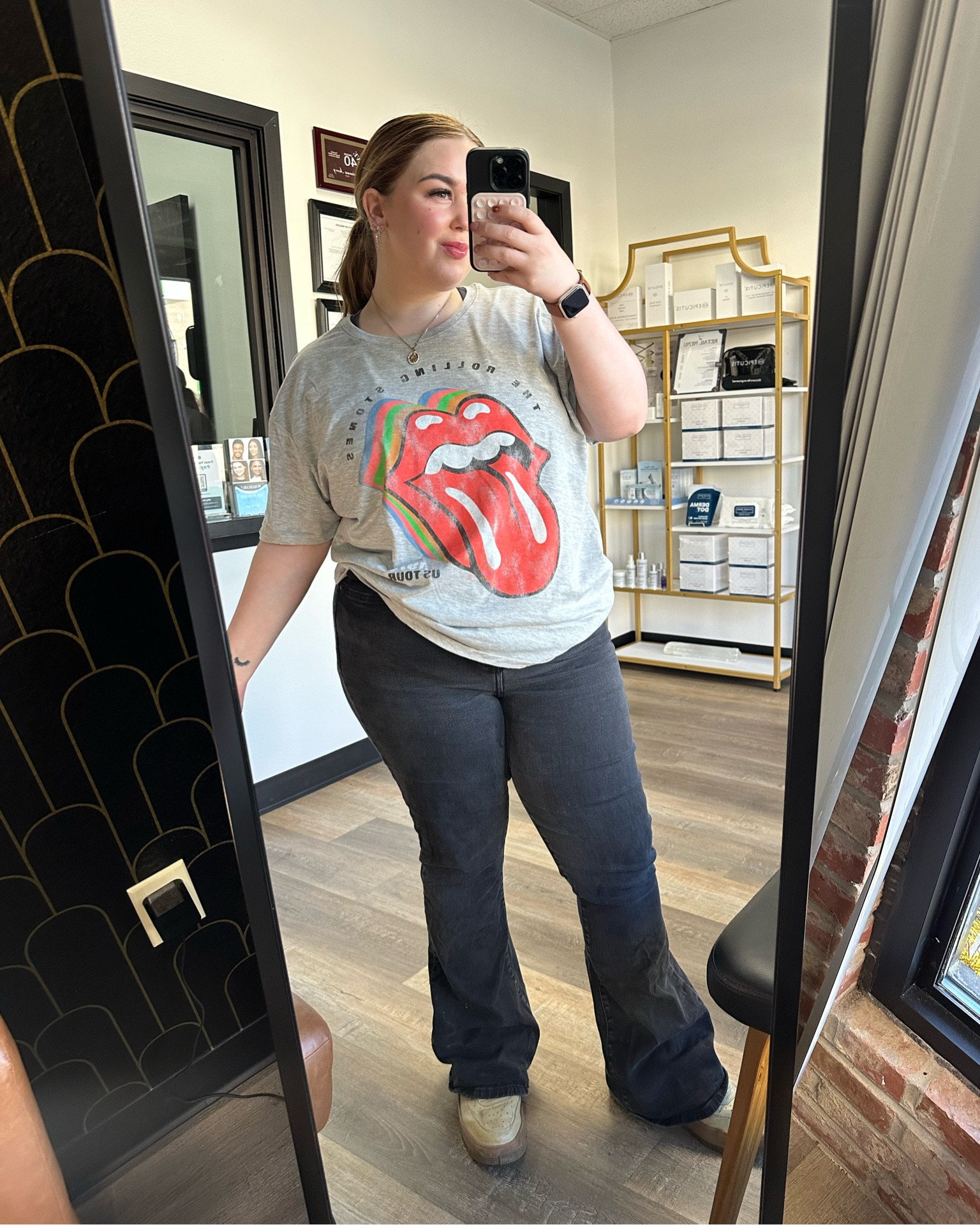 #ltkstyle #ltkgraphictee

#LTKfindsunder50 #LTKworkwear #LTKmidsize