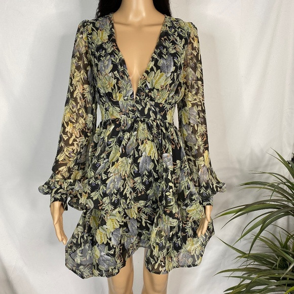 25 - LONG SLEEVE FLORAL MINI DRESS | Poshmark