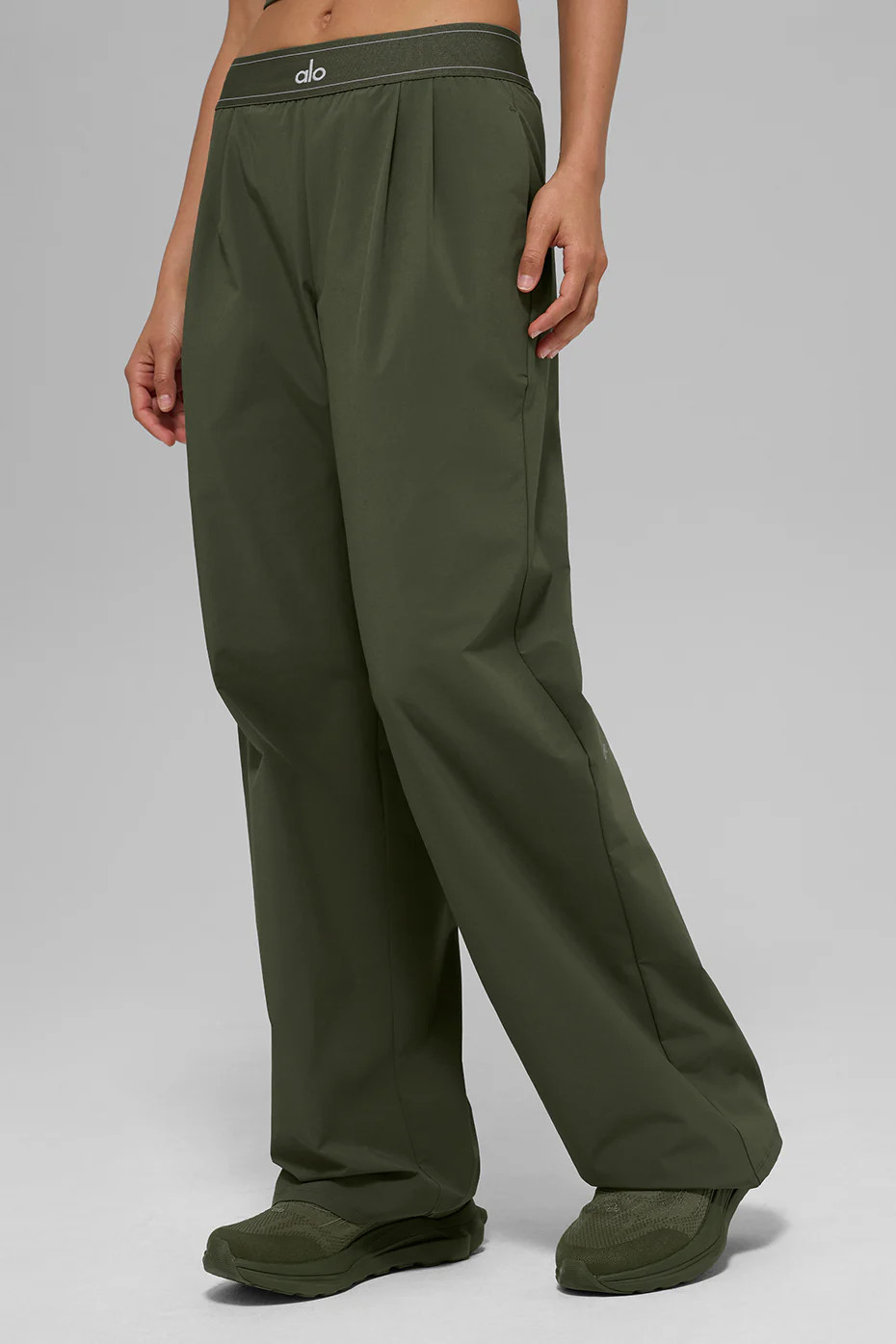 ALO | Suit Up Trouser (Long) in Green Olive, Size: Small | Alo Yoga