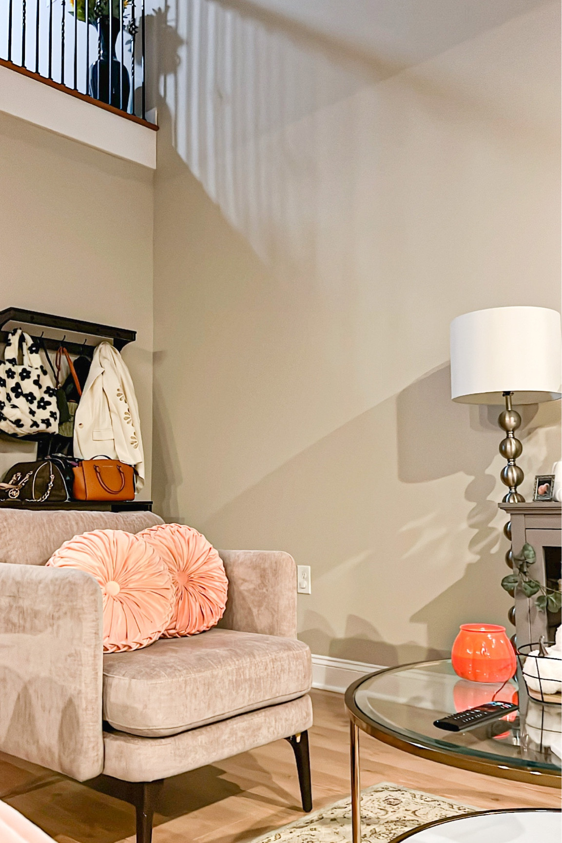 Living room apartment home decor

#LTKhome