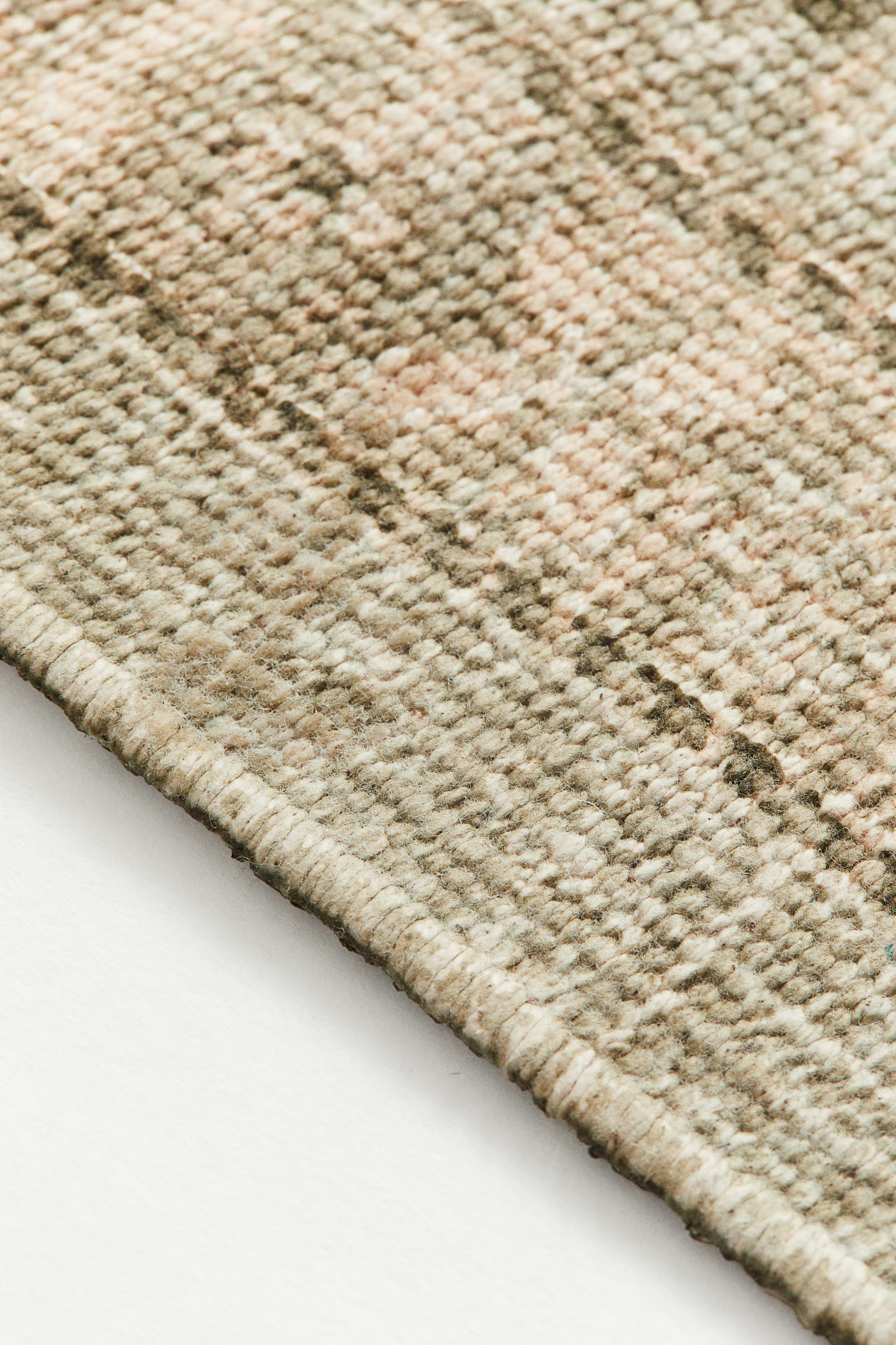 Fringed patterned rug | H&M (UK, MY, IN, SG, PH, TW, HK)