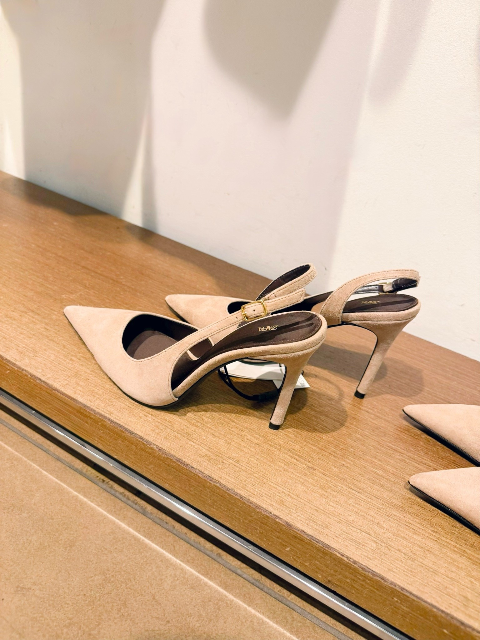 Suede pumps for fall @Zara

#LTKSeasonal