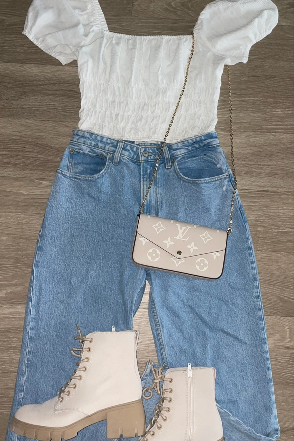 LTK Fall Sale - Perfect denim to purchase during the LTK Fall Sale!

#falloutfits #jeans #countryoutfit

#LTKSeasonal #LTKSale #LTKsalealert