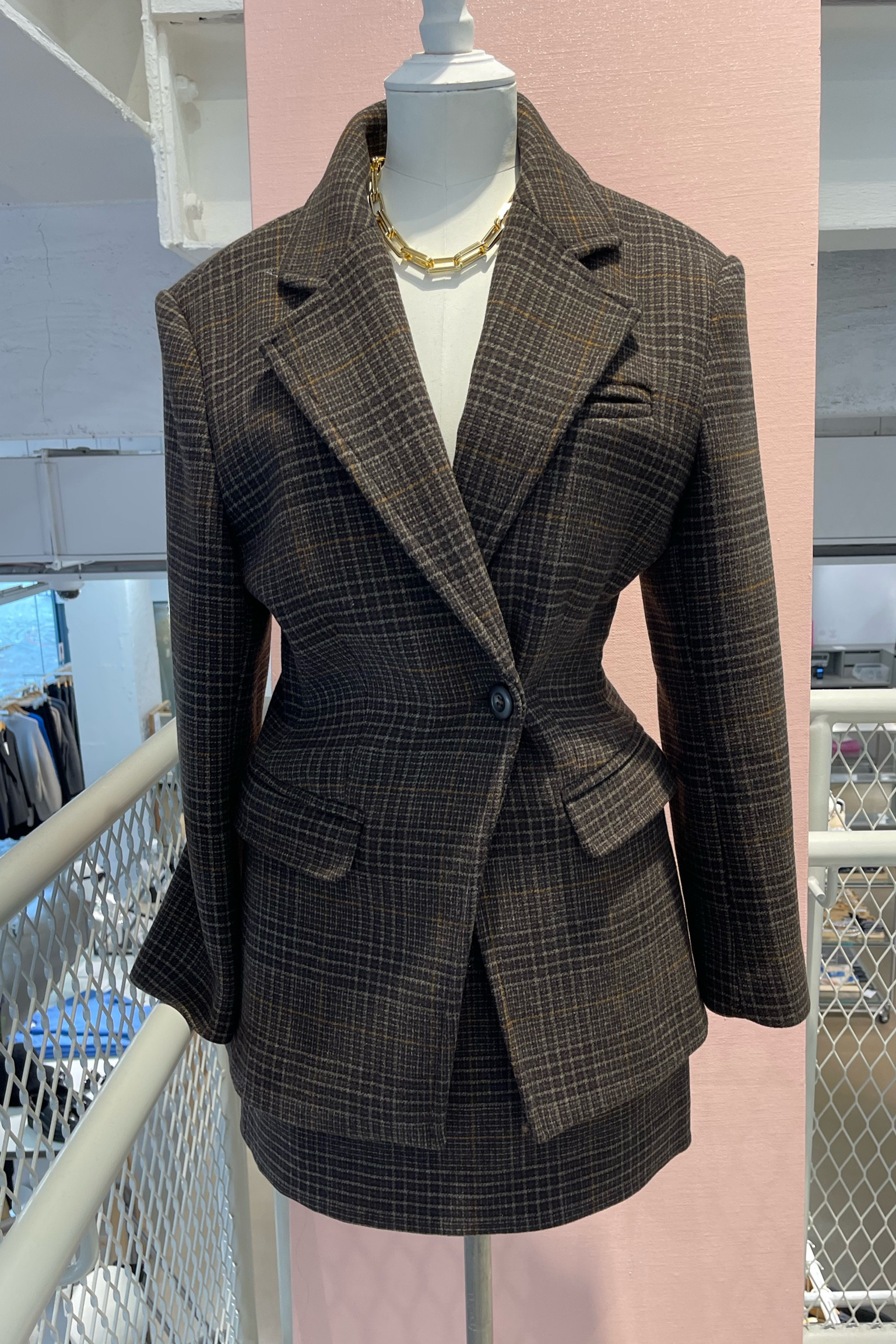 Love this tweed blazer & skirt 😍

#LTKeurope #LTKuk #LTKautumn