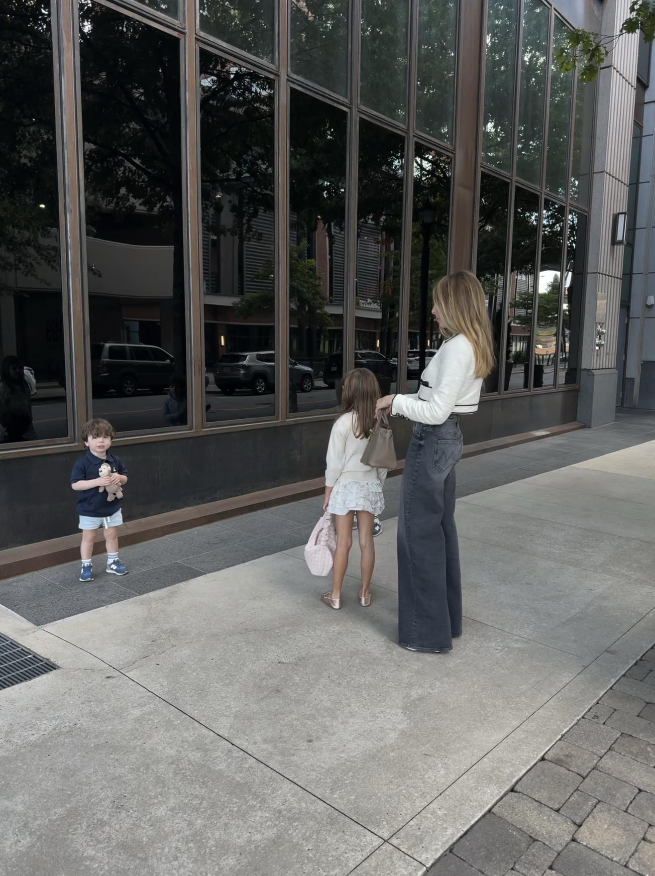 Wanted to show this look again because it’s so easy and chic. These Mother jeans paired with my LoveShackFancy jacket are the perfect pair. 