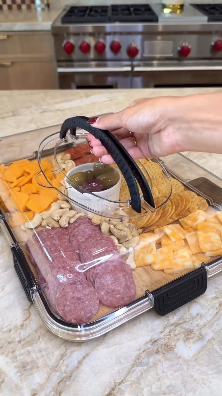 Amazon Chilled Charcuterie Board! Take your snack anywhere with this portable board that keeps everything chilled ❄️💙

#charcuterie #picnicideas #kitchengadgets

#LTKHome