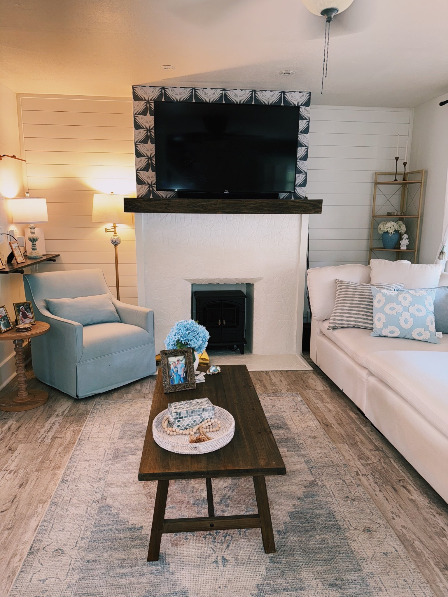 Costal living room inspo 