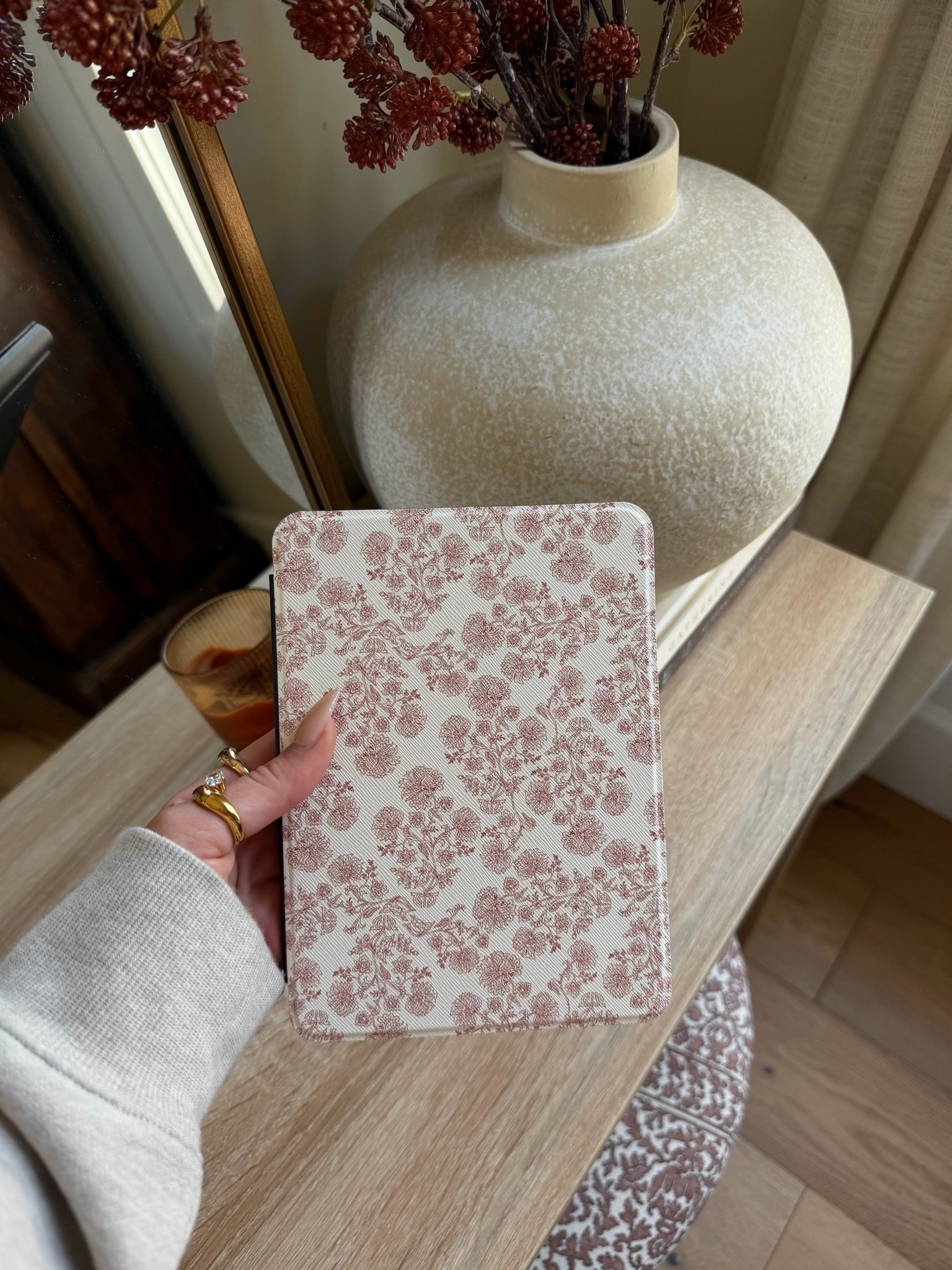 Kindle & case 📖
