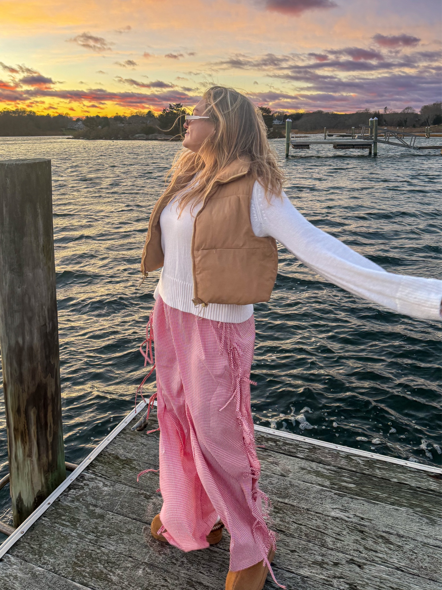 Cider mid rise gingham bow knot straight leg trousers with UGG slipper dupes, cropped puffer vest and white sweater🍒

#LTKHoliday #LTKMidsize #LTKSeasonal