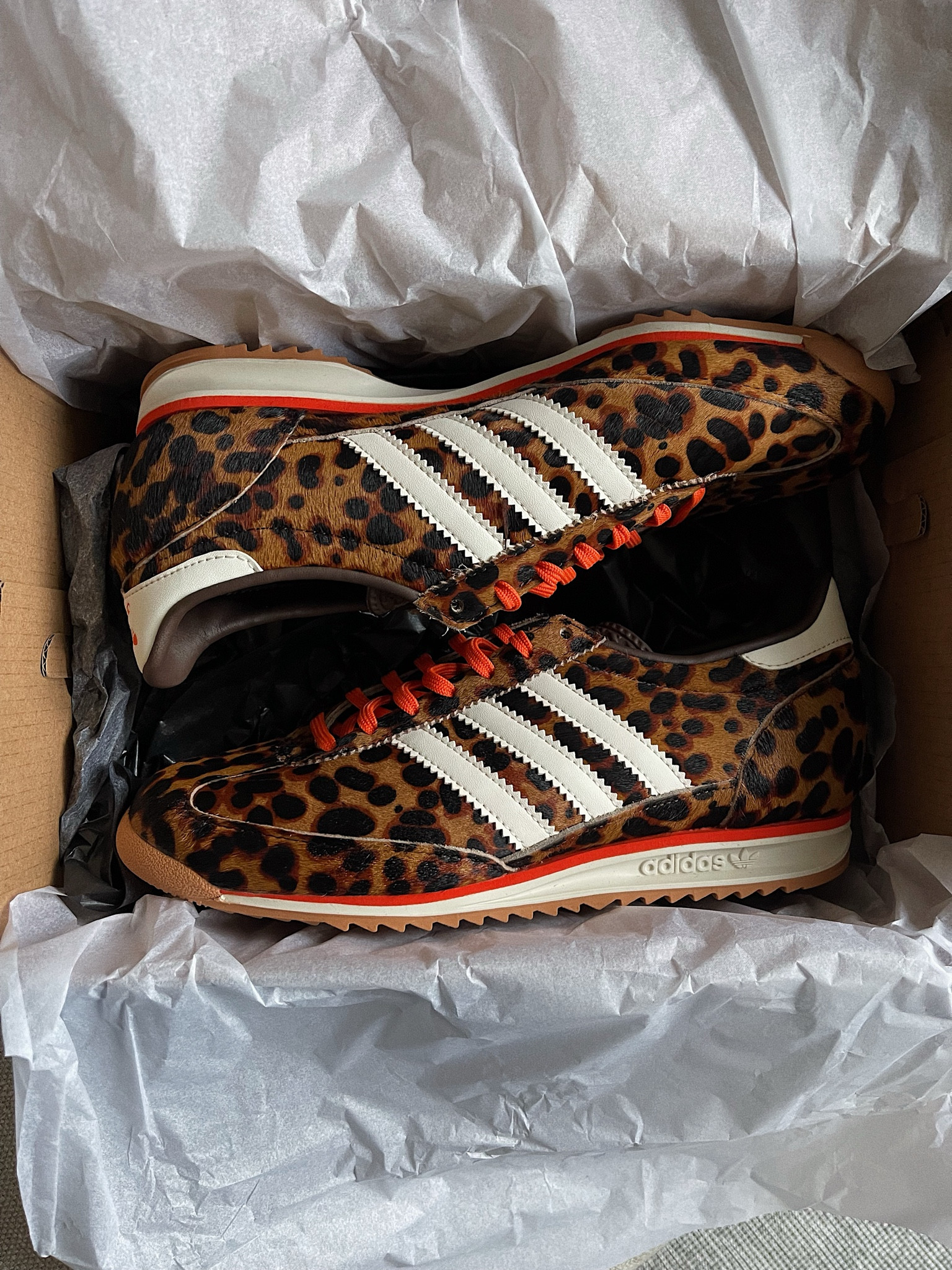 The most beautiful trainers I’ve ever seen in my life, the leopard print Adidas SL 72! 

Adidas originals, trainers, adidas, SL 72, leopard print, unboxing 

#LTKuk #LTKeurope #LTKshoes