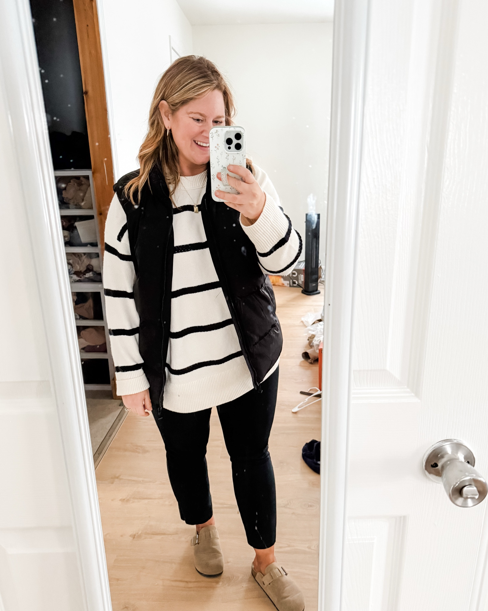 Some things I’ve been loving in December! 

Aerie sweater - large
Old Navy straight jeans - 14 petite
Fleece pullover - Xl
Leggings - XL (shorter inseam)
Puffer vest - XL
Walmart pullover - XXL
Quilted jacket - XL

#LTKMidsize #LTKFindsUnder50 #LTKSeasonal