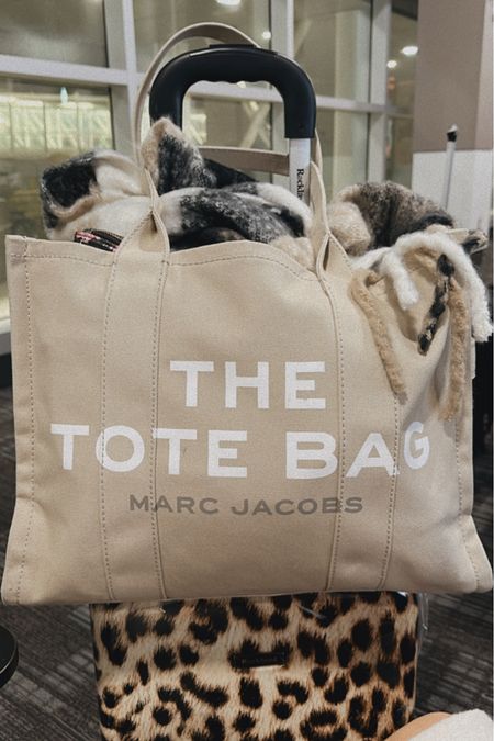 The Tote Bag by Marc Jacobs😍

#LTKSeasonal #LTKtravel #LTKGiftGuide