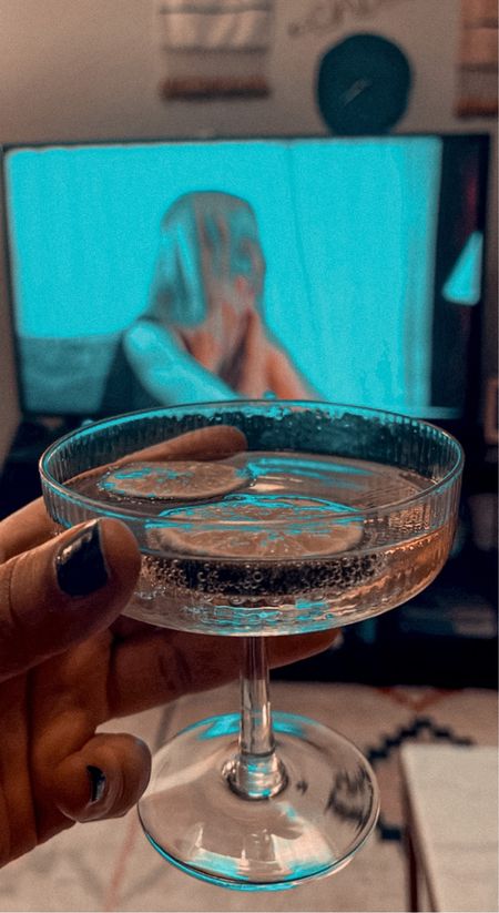 So it is the weekend which means that it’s time to catch up on my favorite guilty pleasure: Bravo and peacock! I am currently enjoying a Mocktail in my new art deco, Gatsby-ish glasses from Wayfair. I am totally obsessed with the look of these, the quality and the slight shimmer, that they have! Absolute vibe!

#LTKhome #LTKunder100 #LTKunder50