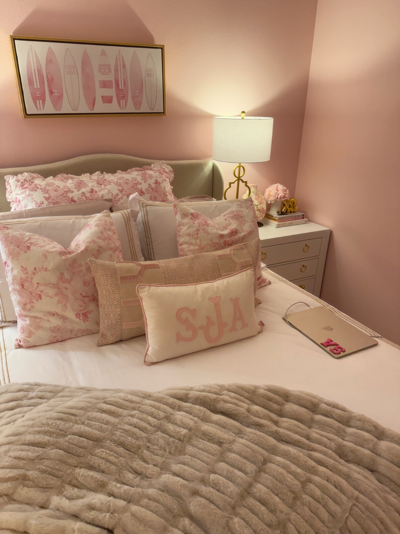 Obsessed with my new Lola Blanket 😍😍 seriously the softest blanket I own! Shop here!! Lola blanket | chic home decor | stylish home decor | chic throw blanket | cozy throw blanket | ltk home | chic bedding | bedroom inspo | college bedroom inspo | college apartment | apartment decor | home decor | ltk u

#LTKU #LTKHome #LTKSeasonal