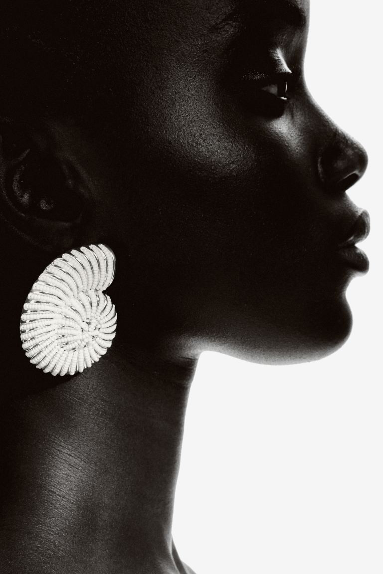 Shell-shaped Earrings - Silver-colored/white - Ladies | H&M US | H&M (US + CA)