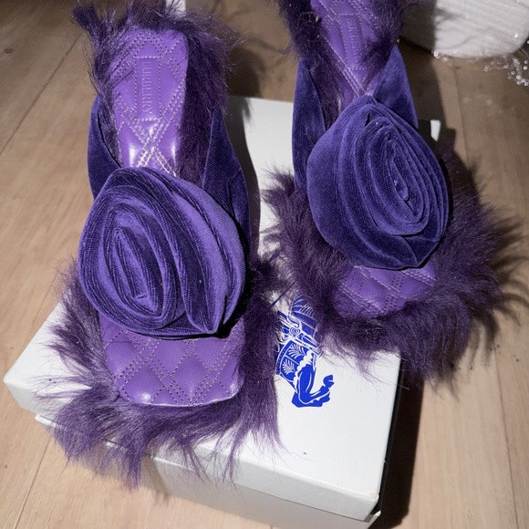 Burberry Step Rose velvet thong sandals | Poshmark