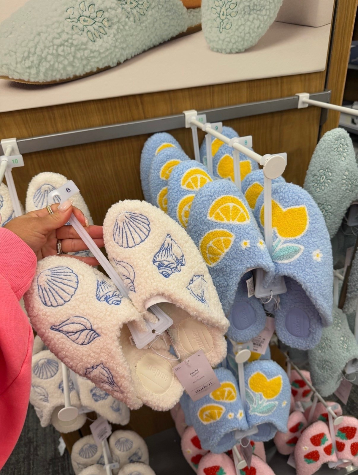 How fun are these slippers for spring and summer 🐚🍋



#LTKgrwm #LTKselfcare #LTKSeasonal