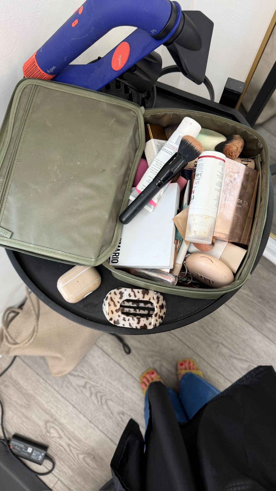 My makeup bag! 

#LTKootd #LTKdayinmylife #LTKSeasonal