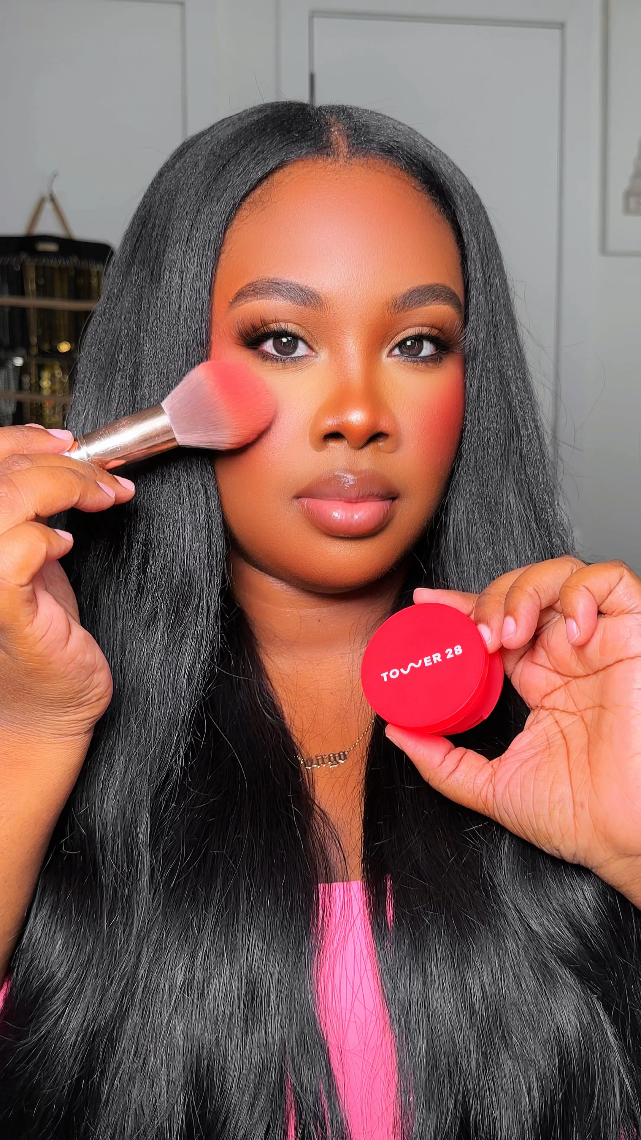 Quick try-on of the @Tower 28 Beauty x Toni Bravo blush collab 😍

Sunset Shirley & Downtown Daiquiri are
STUNNING on deep skin! 

Which one's your fave?

#Tower28 #ToniBravo #CreamBlush #MakeupForBlackGirls