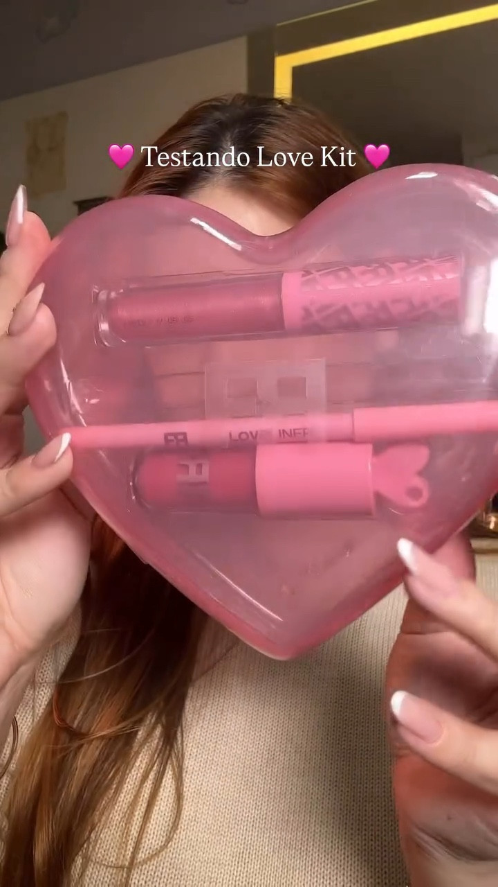 Qual seu produto favorito do kit? 🩷 @franbyfr @francinyehlke #lovekit #franbyfr #testandoprodutos