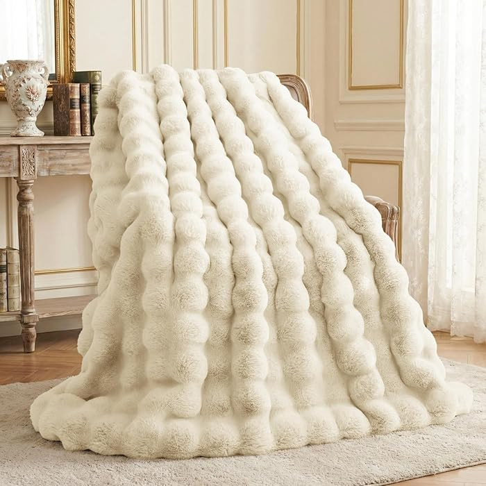 L'AGRATY Faux Rabbit Fur Blanket: 50" x 60" Luxury Soft Fluffy Thick Fur Throw Blanket for Couch ... | Amazon (US)