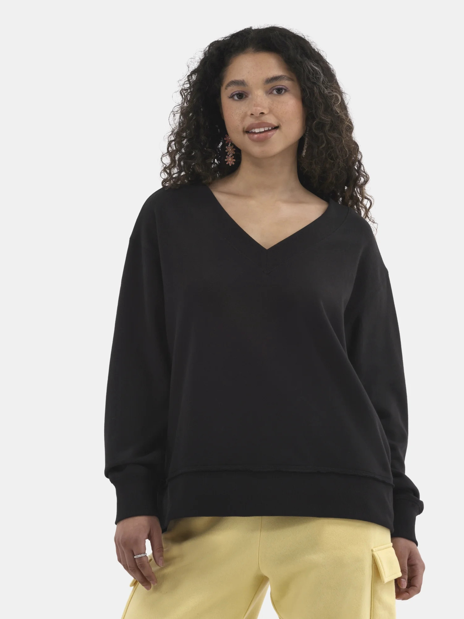 No Boundaries Oversized V-Neck Sweatshirt, Women's | Walmart (US)