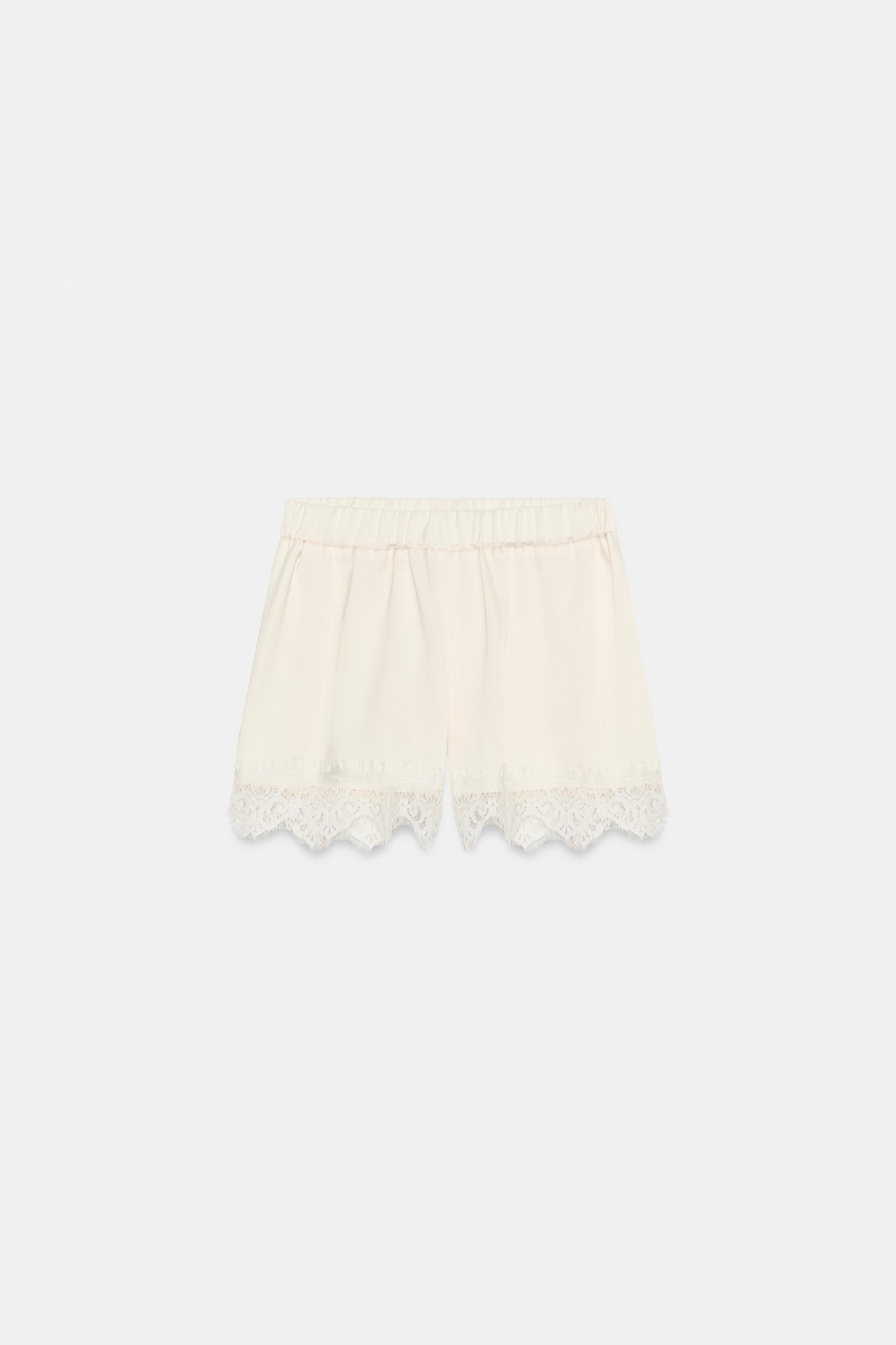 Model height: 181 cmLow-rise shorts with an elastic waistband and lace trim at the hem. | Zara UK