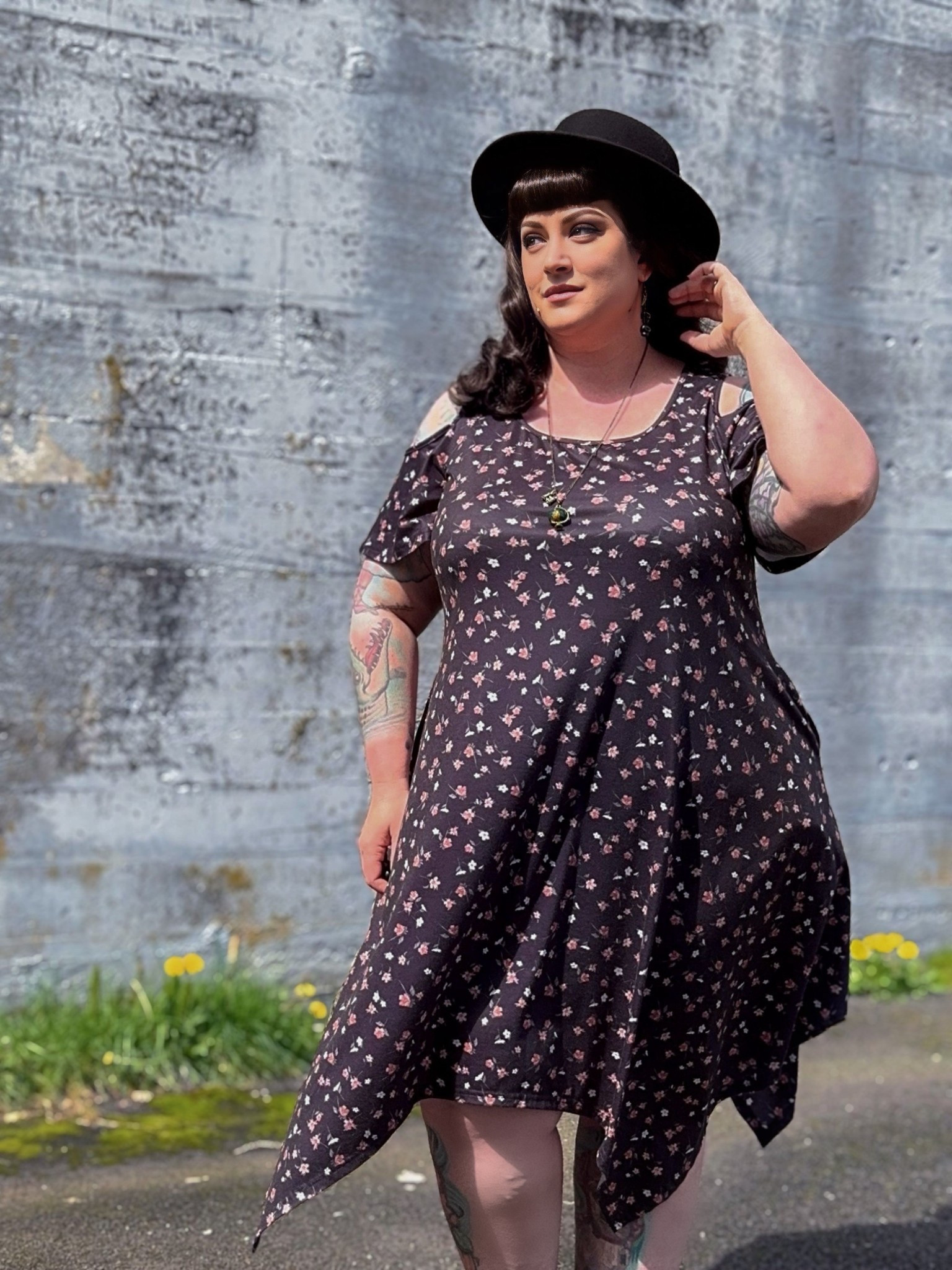 Sharkbute hem, cold shoulder dark floral dresss

#LTKSeasonal #LTKFindsUnder50 #LTKPlusSize