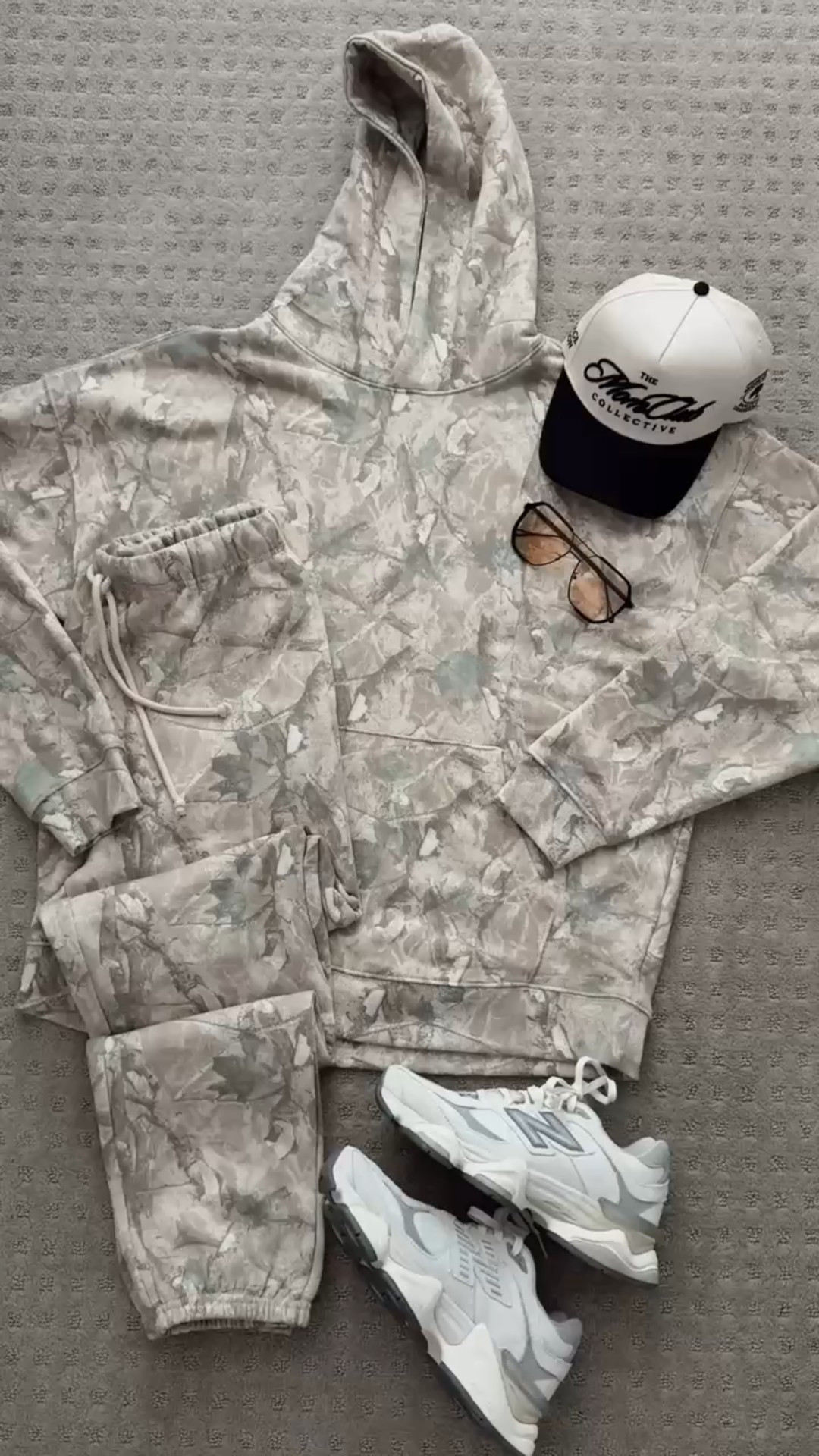 ✨SCROLL TO SHOP✨
This outfit looks like it’s from Abercrombie & Fitch, but it’s WALMART!! 