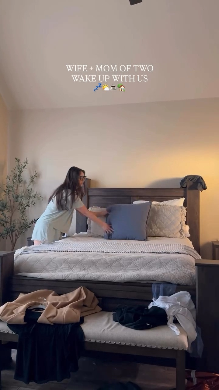 Still trying to figure out a new “normal” morning routine in this house🫠 


#LTKmomlife #LTKmorningroutine #LTKgrwm