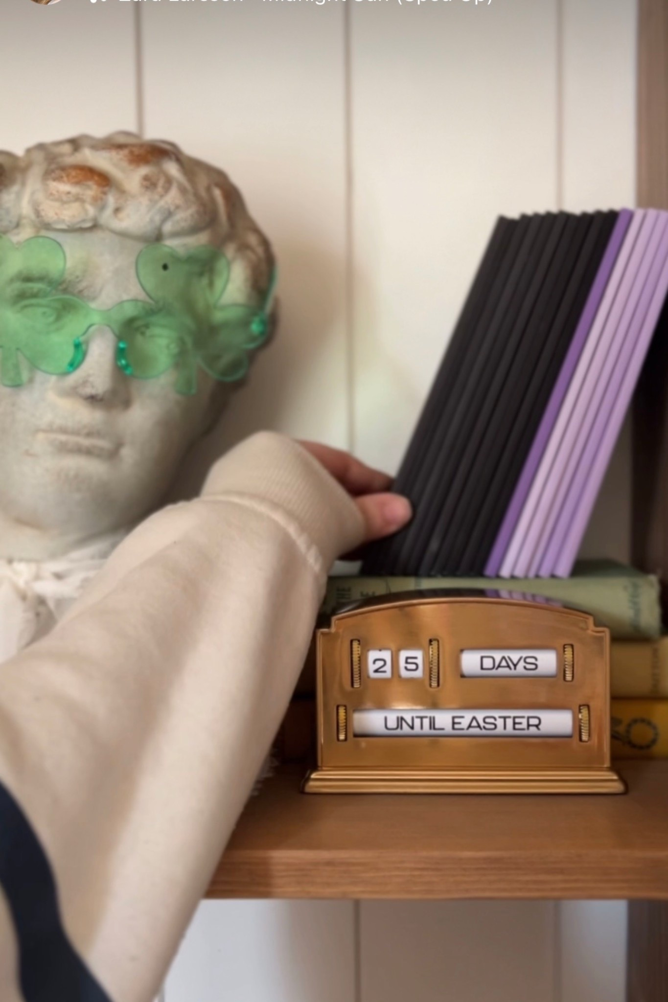 Linked this holiday countdown calendar. It gives timeless vibes and counts down to Christmas, Halloween, Easter and I think there’s birthday as well. It’s so pretty!