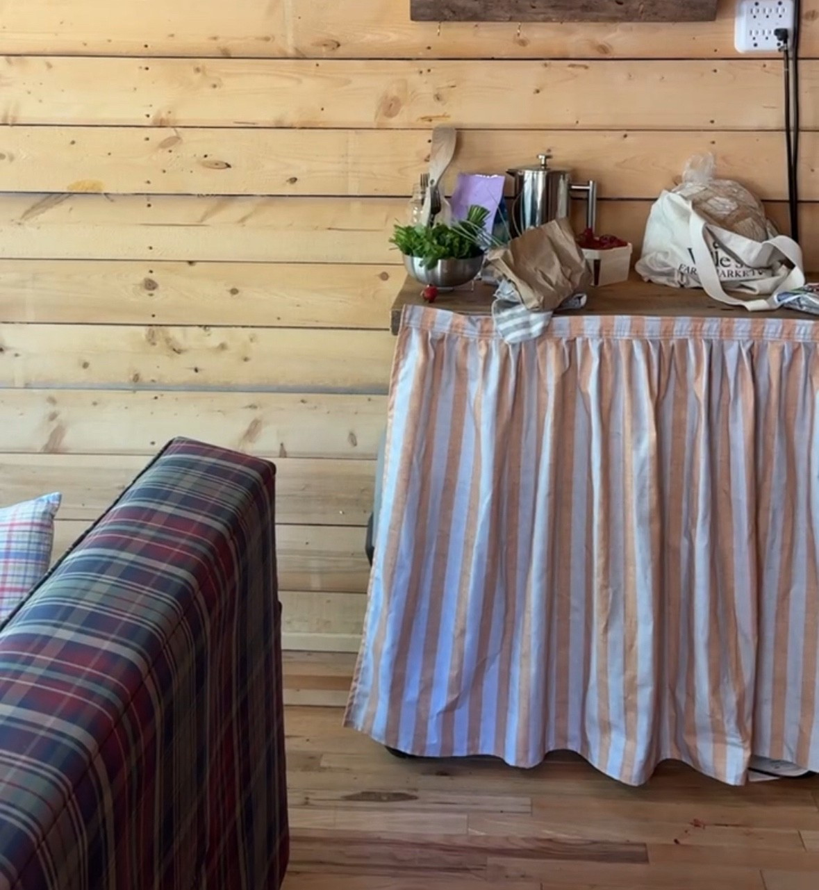 kitchen skirt at the cabin. 🤎 #cabin #home 

#LTKcanada