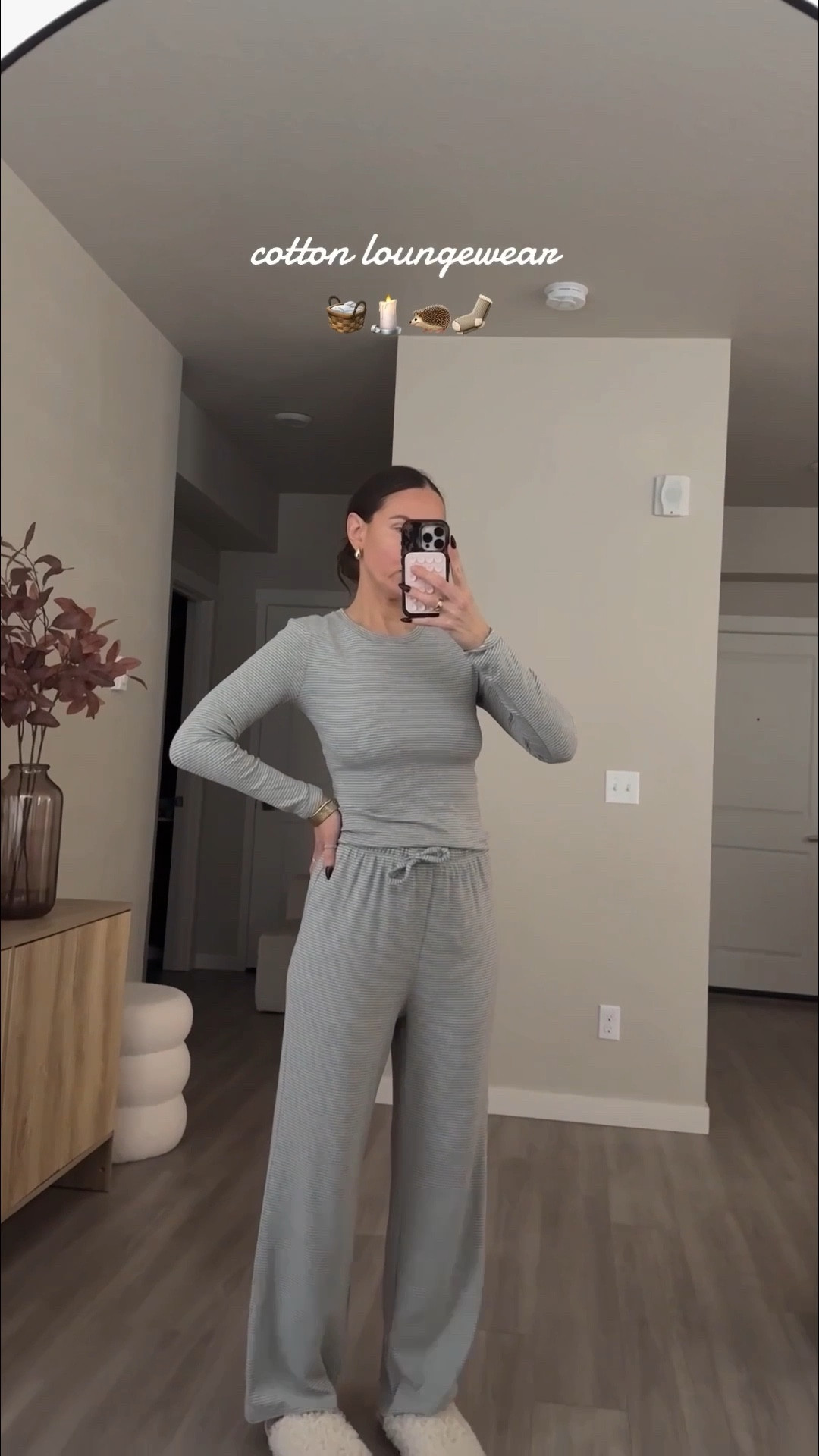 95%cotton.  soft. wide leg palazzo pants. fitte long sleeve shirt.  fremd soft and soooo cozy!!
#loungewear #chyrii