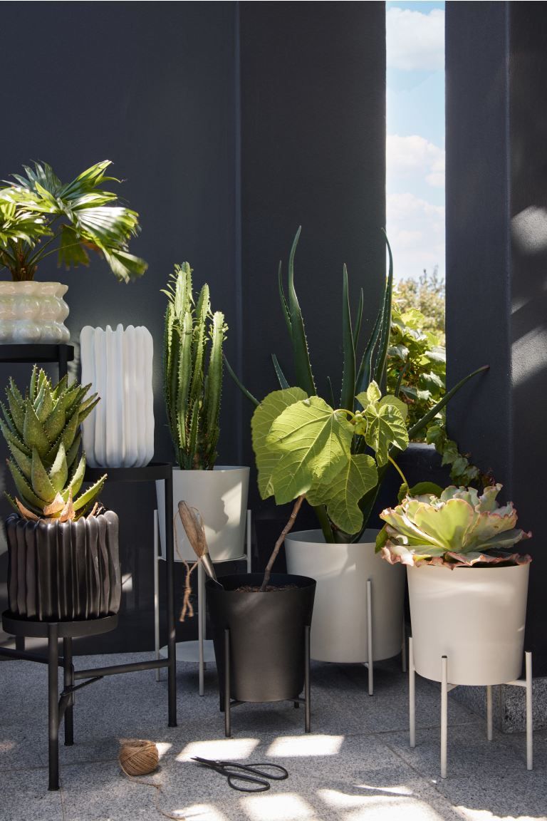 Large Plant Pot on Stand | H&M (US + CA)